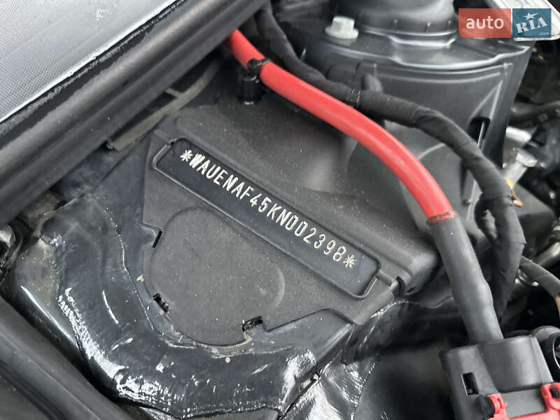 Седан Audi A4 2018 в Ровно