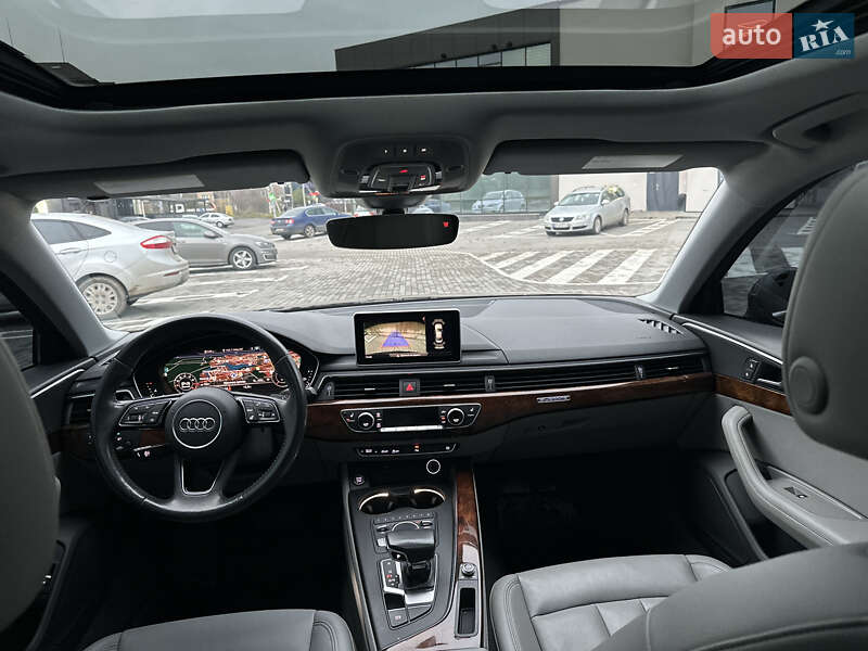 Седан Audi A4 2018 в Ровно