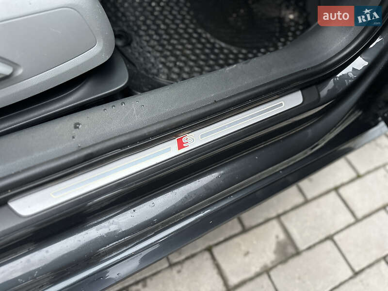 Седан Audi A4 2018 в Ровно