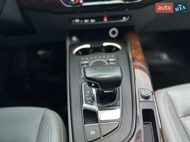 Седан Audi A4 2018 в Ровно