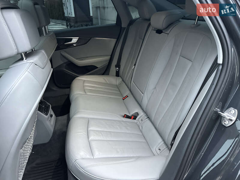 Седан Audi A4 2018 в Ровно