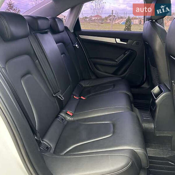 Седан Audi A4 2014 в Киеве