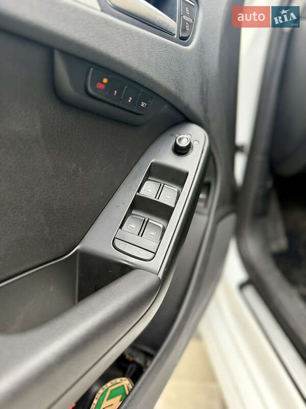 Седан Audi A4 2011 в Луцке