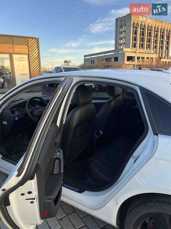 Седан Audi A4 2014 в Львове