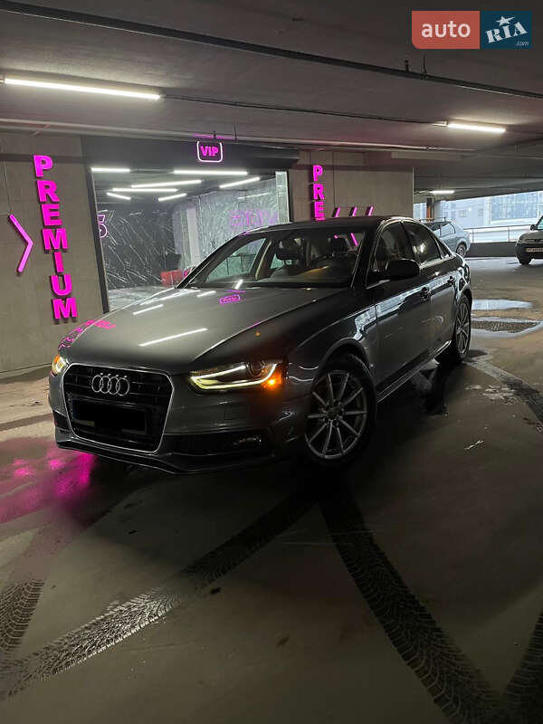 Седан Audi A4 2014 в Львове