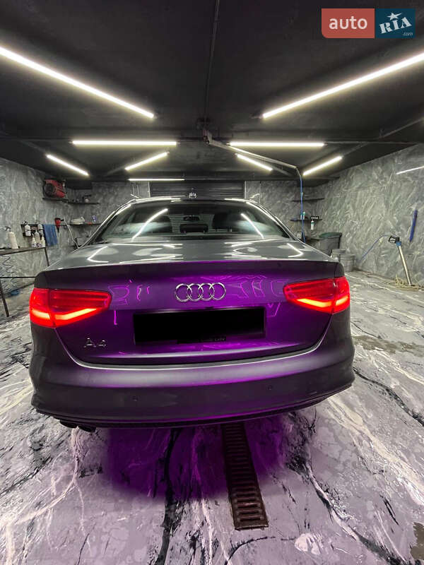Седан Audi A4 2014 в Львове