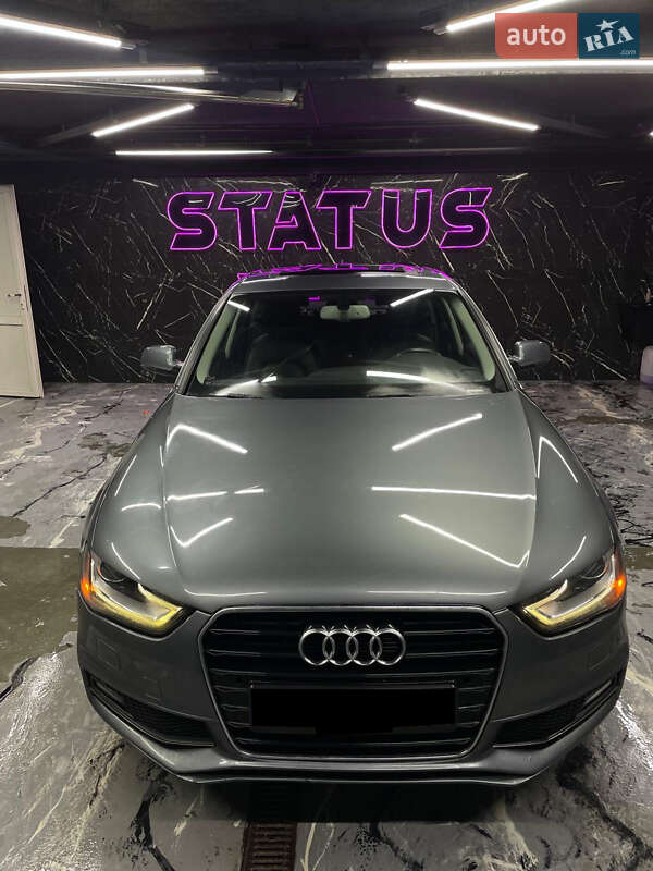 Седан Audi A4 2014 в Львове