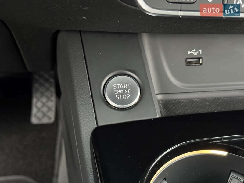 Седан Audi A4 2021 в Николаеве