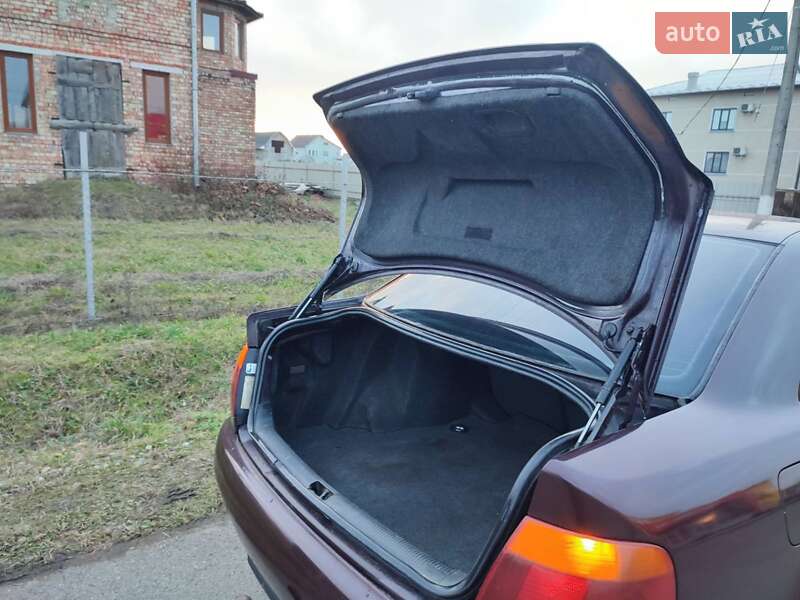 Седан Audi A4 1996 в Коломые