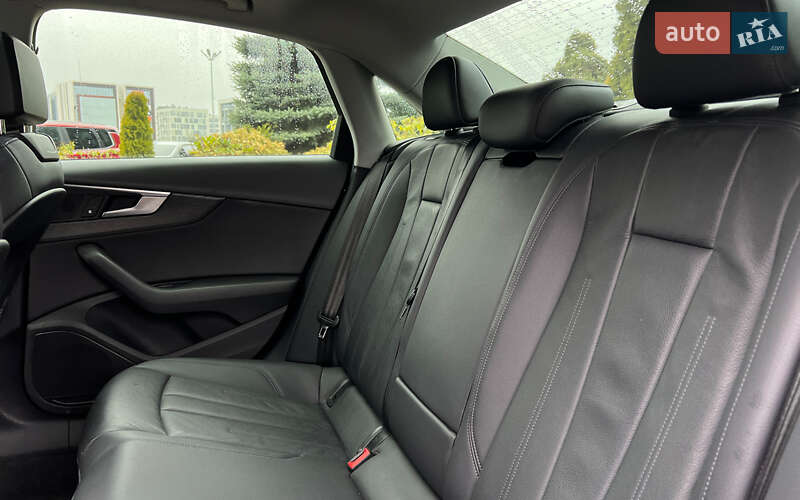 Седан Audi A4 2017 в Львове