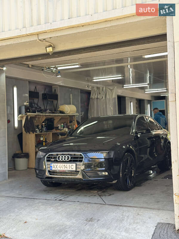 Седан Audi A4 2013 в Харькове