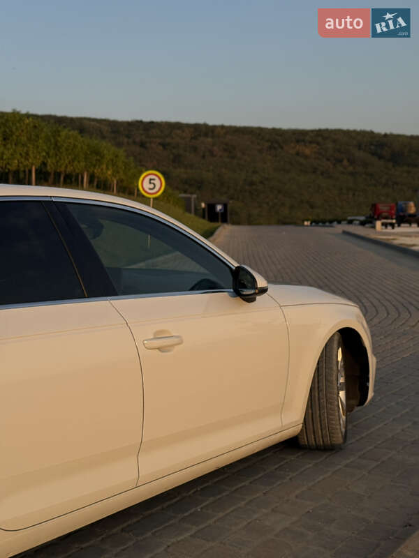 Седан Audi A4 2018 в Одессе