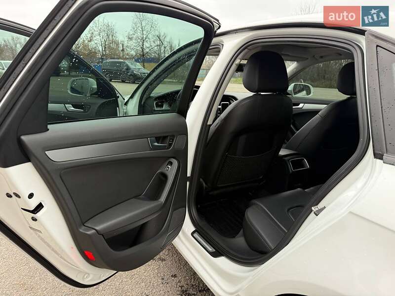 Седан Audi A4 2014 в Дніпрі