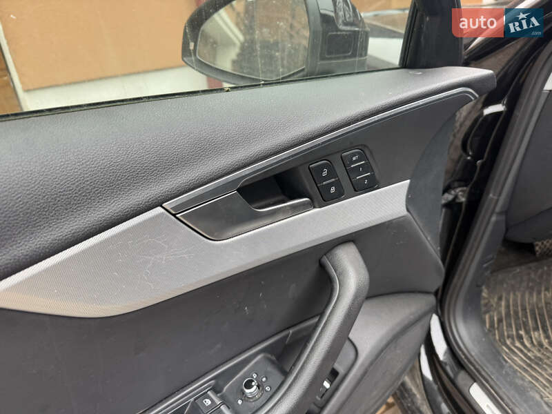 Седан Audi A4 2020 в Львові