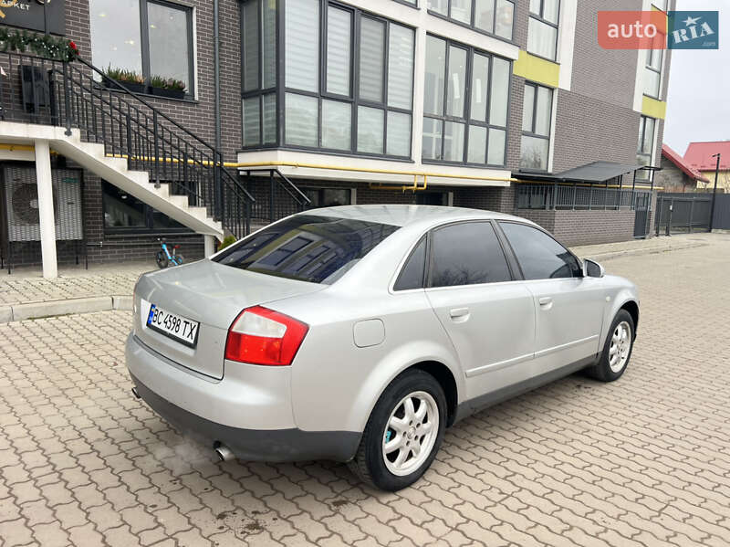 Седан Audi A4 2001 в Жовкве