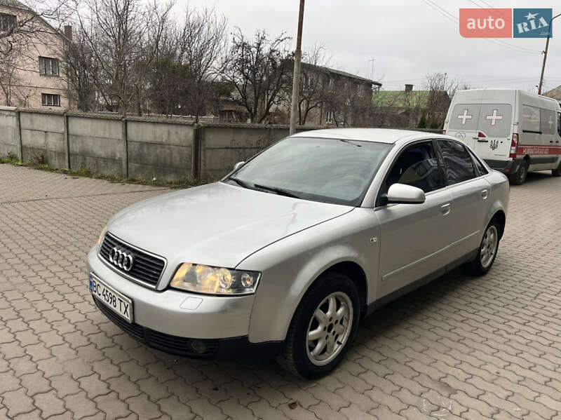 Седан Audi A4 2001 в Жовкве