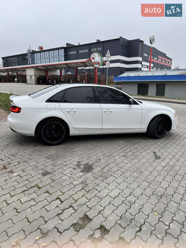 Седан Audi A4 2013 в Рогатине