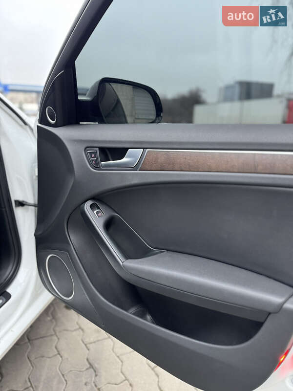 Седан Audi A4 2013 в Рогатине