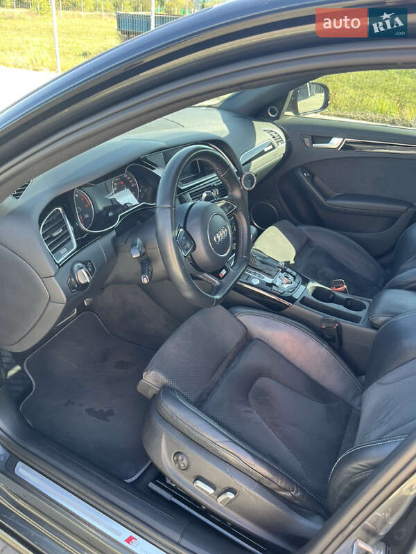 Седан Audi A4 2015 в Нововолынске