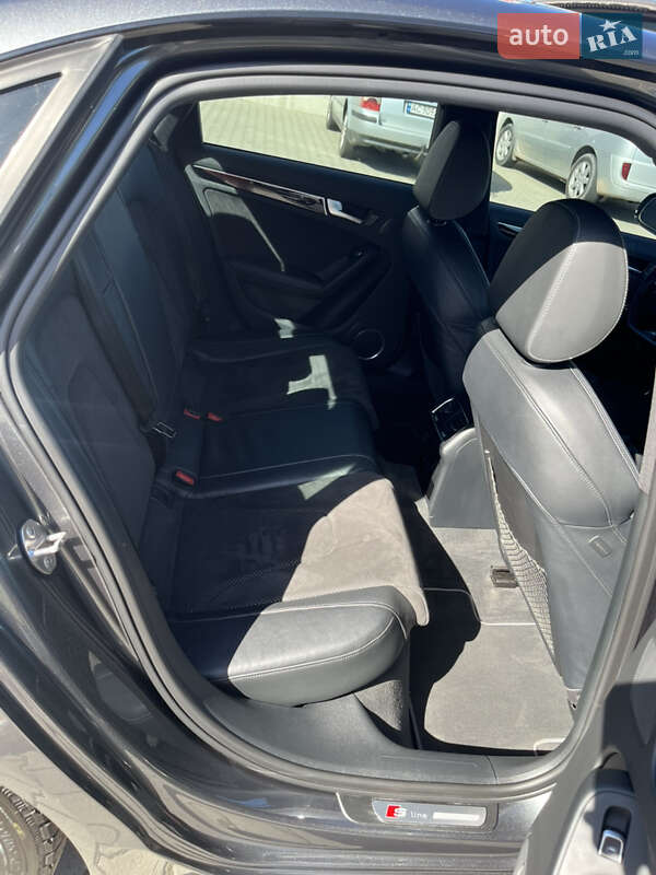 Седан Audi A4 2015 в Нововолынске