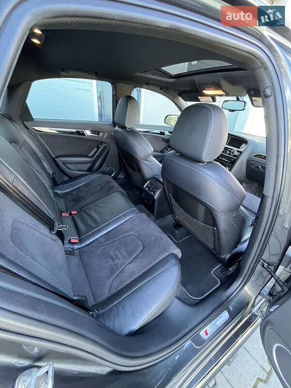 Седан Audi A4 2015 в Нововолынске