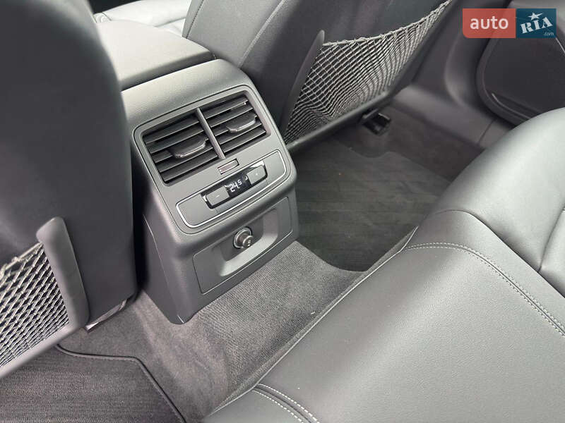 Седан Audi A4 2021 в Черновцах