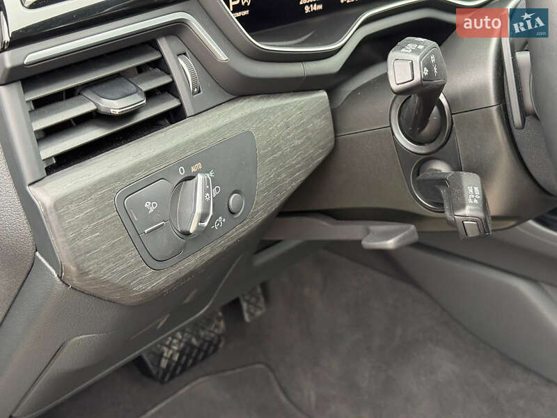 Седан Audi A4 2021 в Черновцах