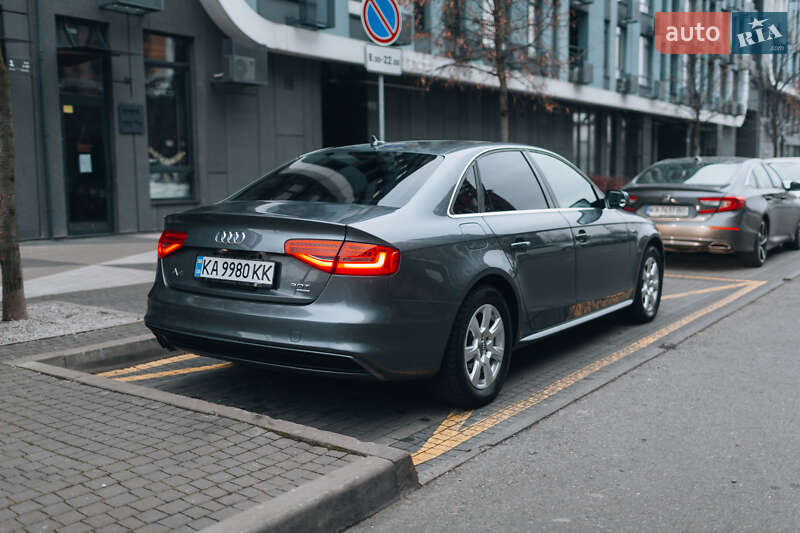 Седан Audi A4 2013 в Киеве