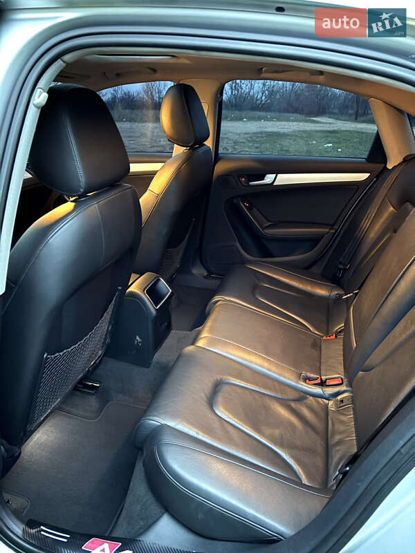 Седан Audi A4 2012 в Кривом Роге