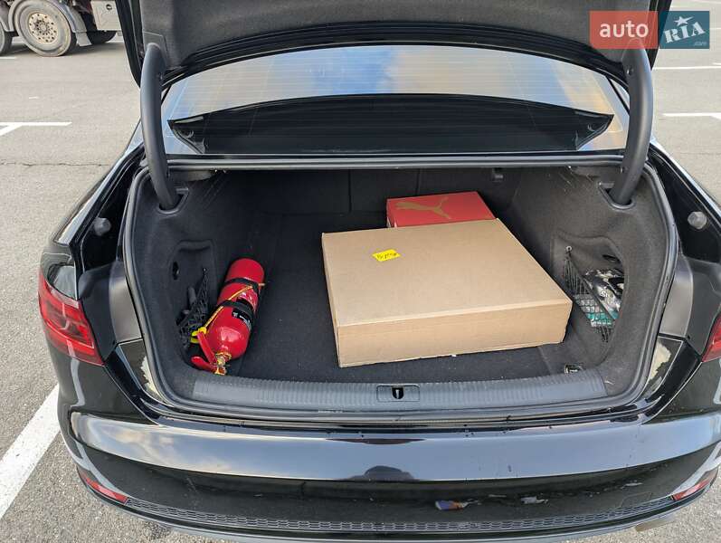 Седан Audi A4 2018 в Киеве