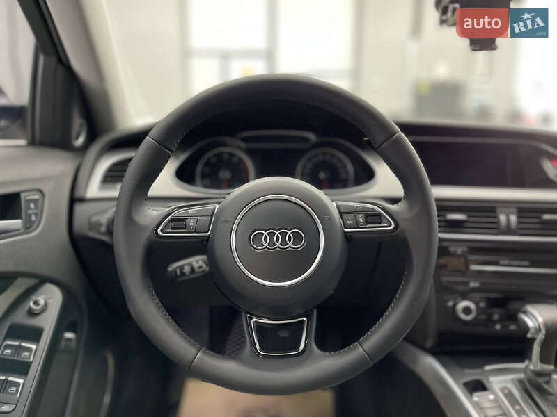 Седан Audi A4 2013 в Львове