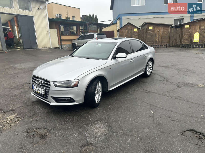 Седан Audi A4 2014 в Остроге