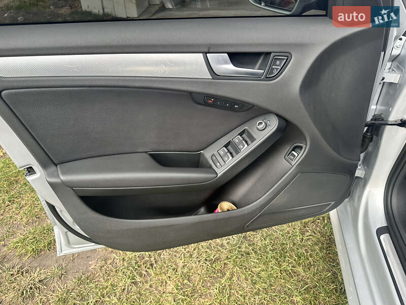 Седан Audi A4 2014 в Остроге