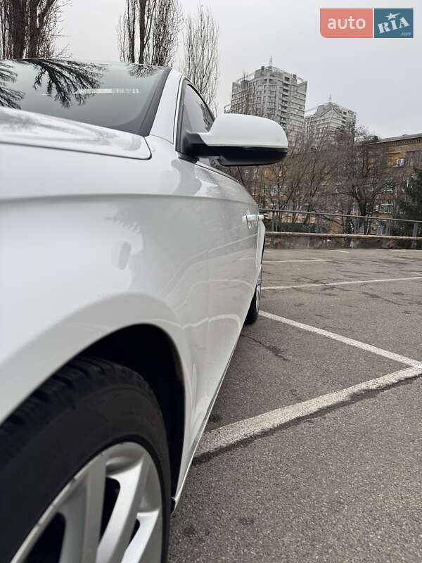 Седан Audi A4 2012 в Вишневом