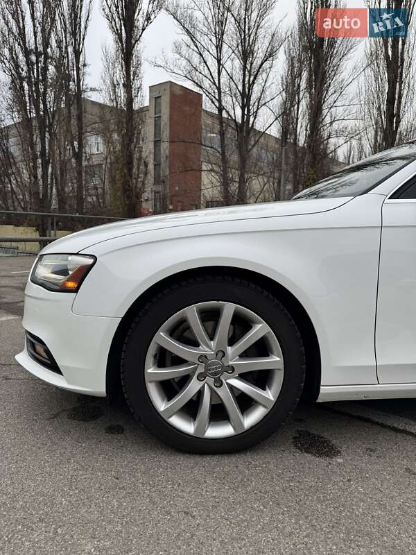 Седан Audi A4 2012 в Вишневом