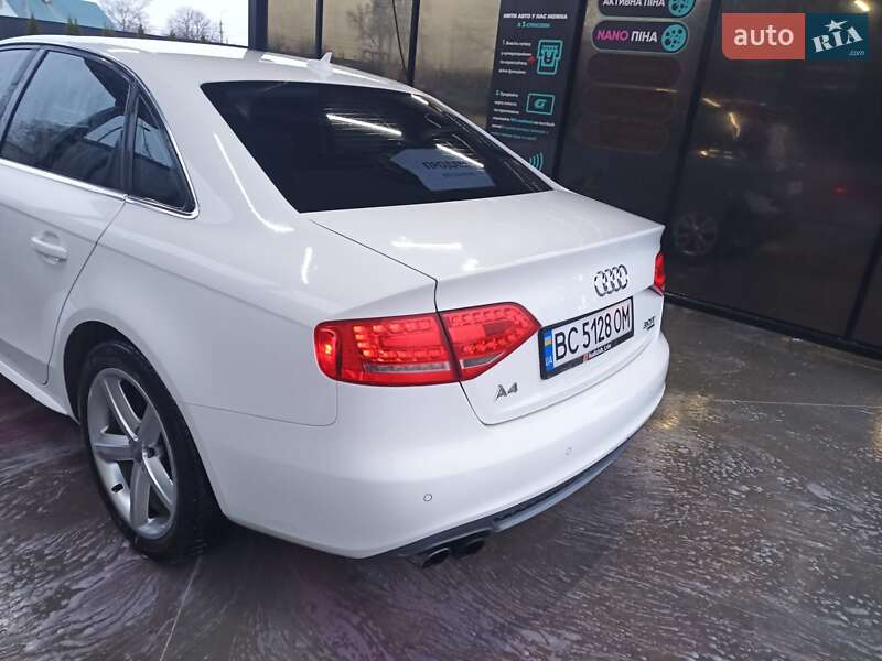 Седан Audi A4 2011 в Звягеле