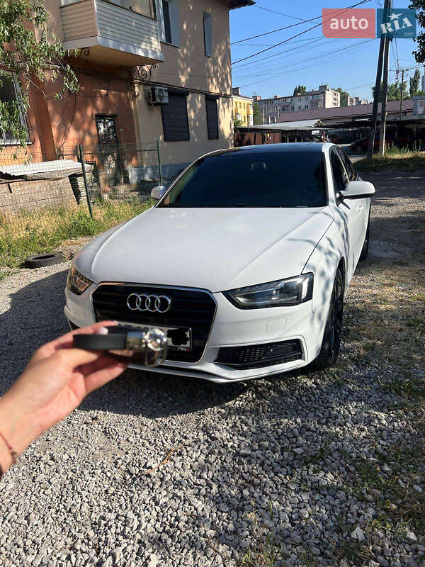 Седан Audi A4 2012 в Днепре