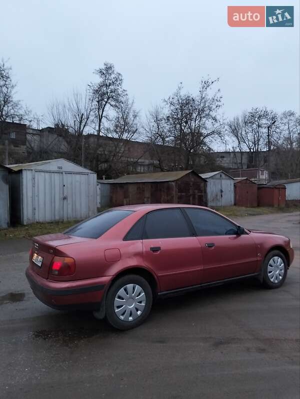 Седан Audi A4 1996 в Чернигове