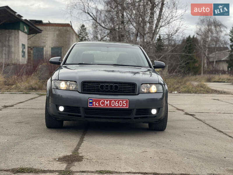 Седан Audi A4 2003 в Надворной