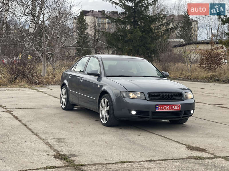 Седан Audi A4 2003 в Надворной
