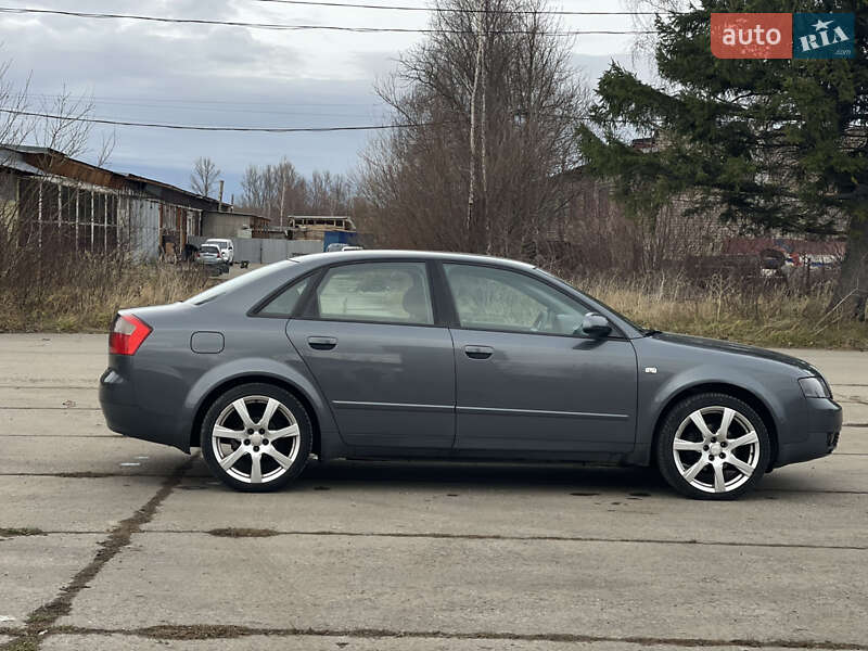 Седан Audi A4 2003 в Надворной