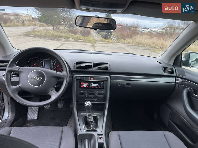Седан Audi A4 2003 в Надворной