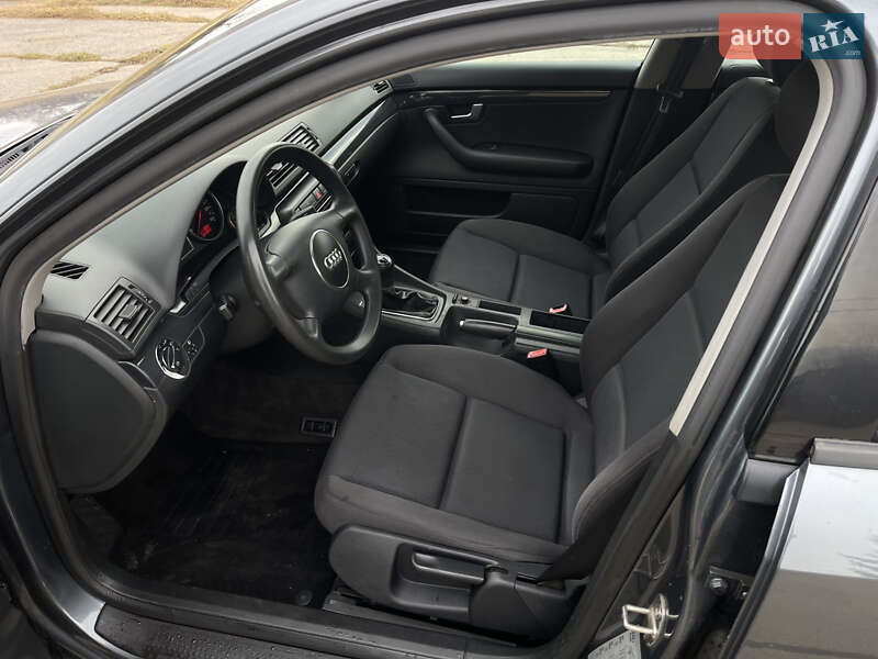 Седан Audi A4 2003 в Надворной