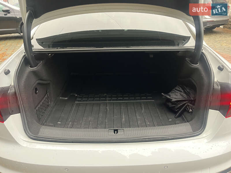 Седан Audi A4 2019 в Белой Церкви