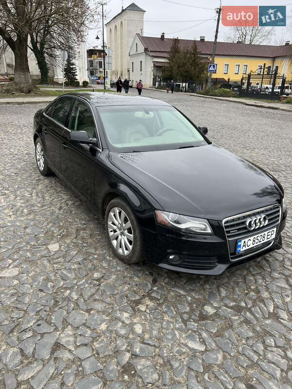 Седан Audi A4 2010 в Луцке