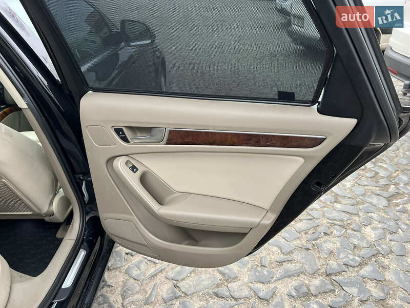 Седан Audi A4 2010 в Луцке