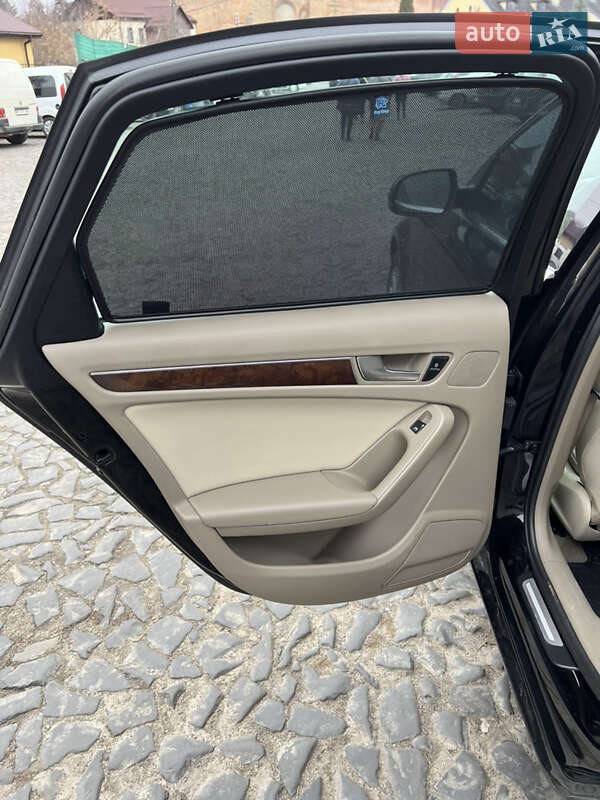 Седан Audi A4 2010 в Луцке