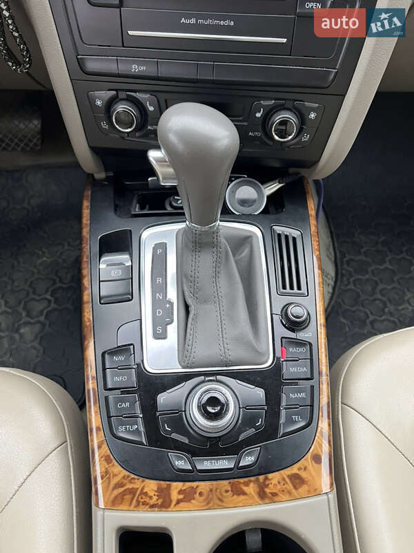 Седан Audi A4 2010 в Луцке