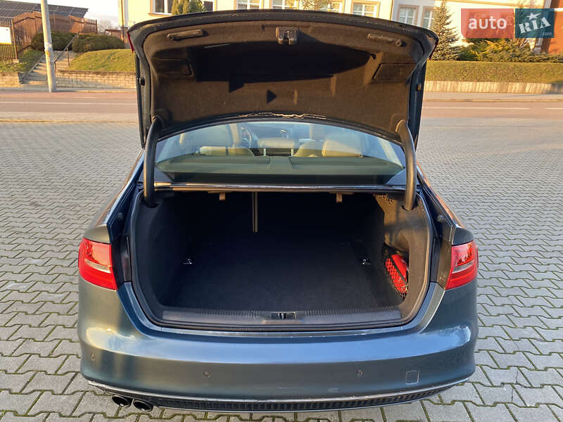 Седан Audi A4 2014 в Львове