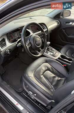 Седан Audi A4 2015 в Звягеле